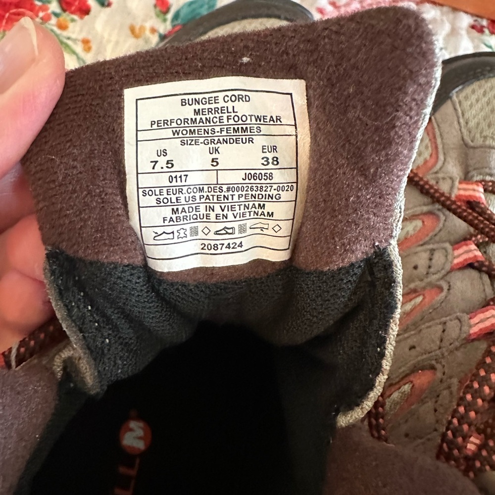 Merrell Women’s Hiking/Walking Shoes - Picture 10 of 13